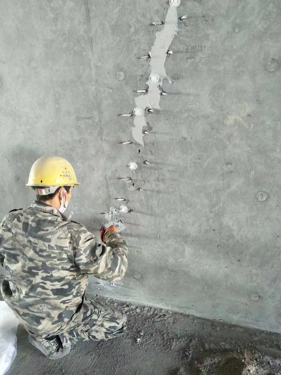 太平混凝土楼板裂缝加固施工的方案